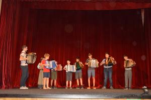 Folklorna prireditev Veseli, razigrani, nagajivi 2